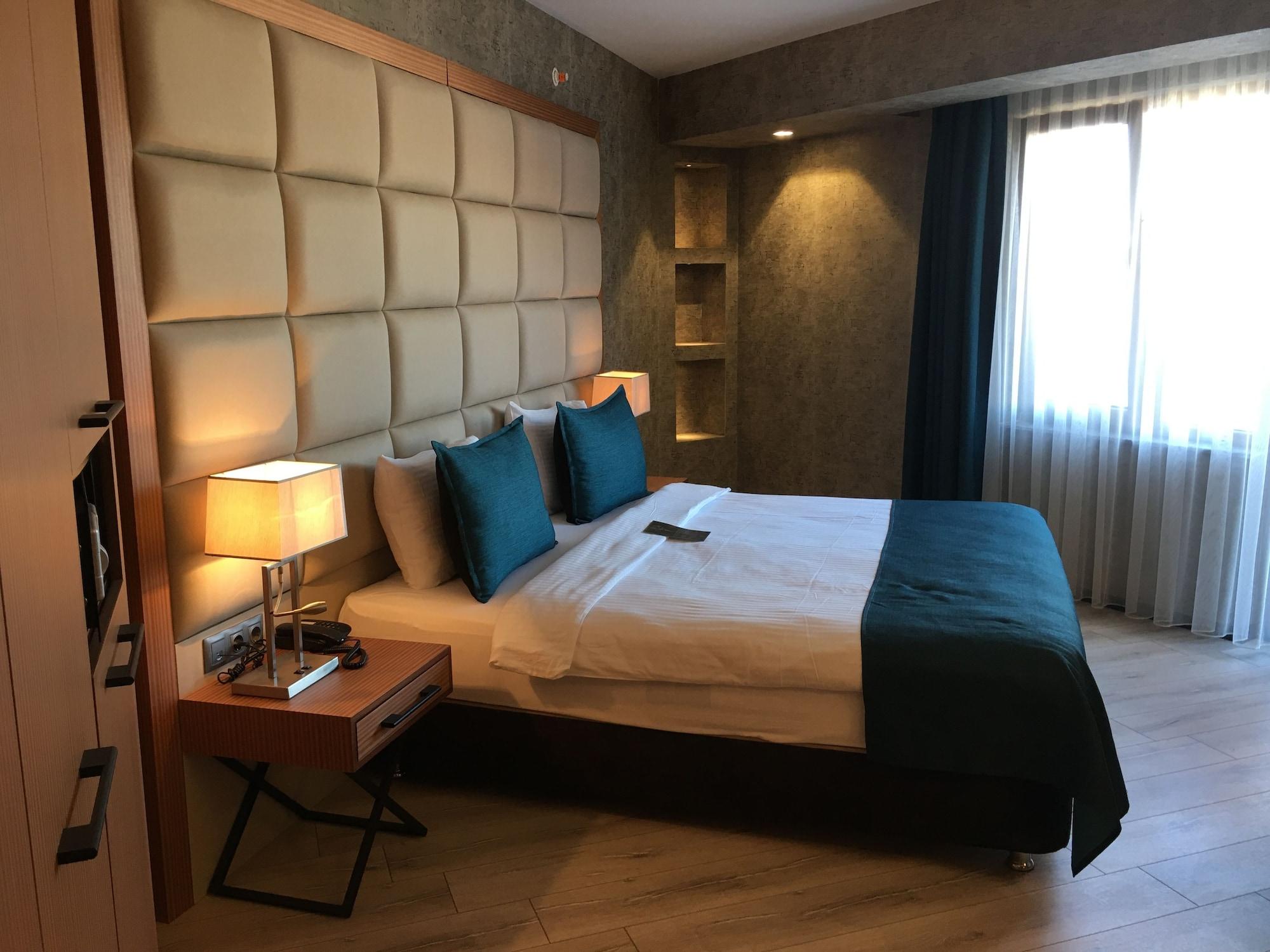 แกรนด์ วาฟส์ โอเทล Hotel ทรับซอน ภายนอก รูปภาพ