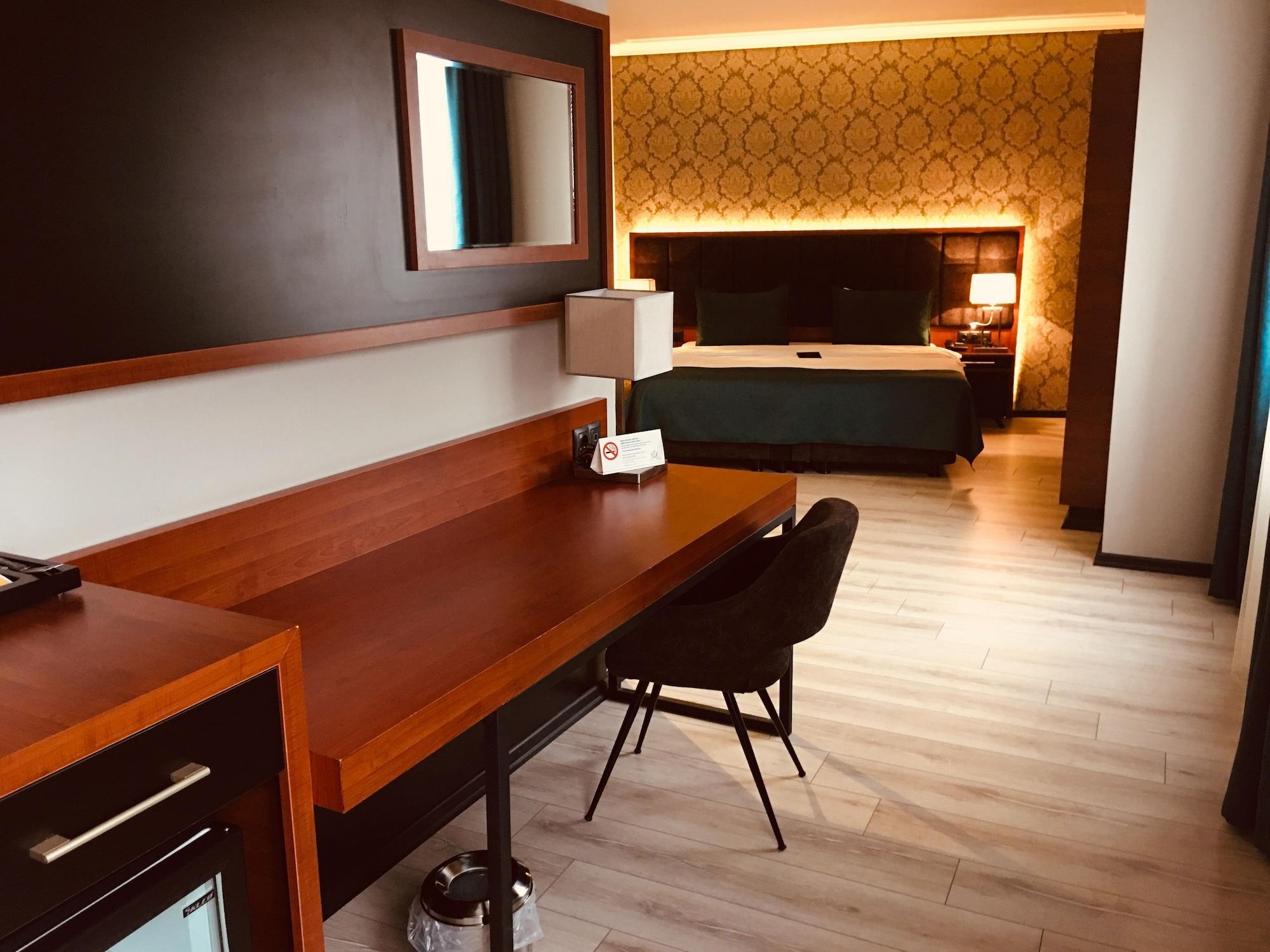 แกรนด์ วาฟส์ โอเทล Hotel ทรับซอน ภายนอก รูปภาพ