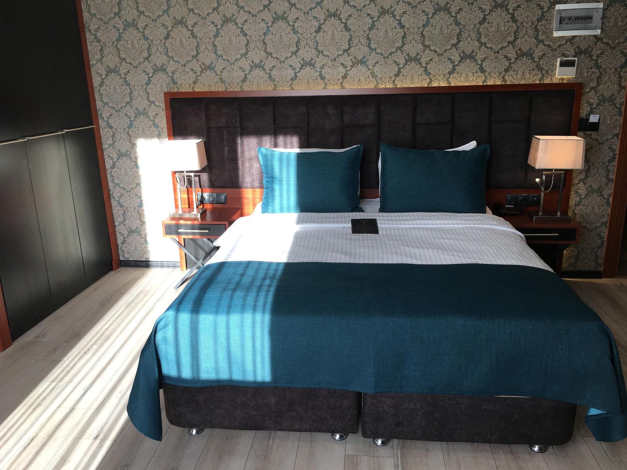 แกรนด์ วาฟส์ โอเทล Hotel ทรับซอน ภายนอก รูปภาพ