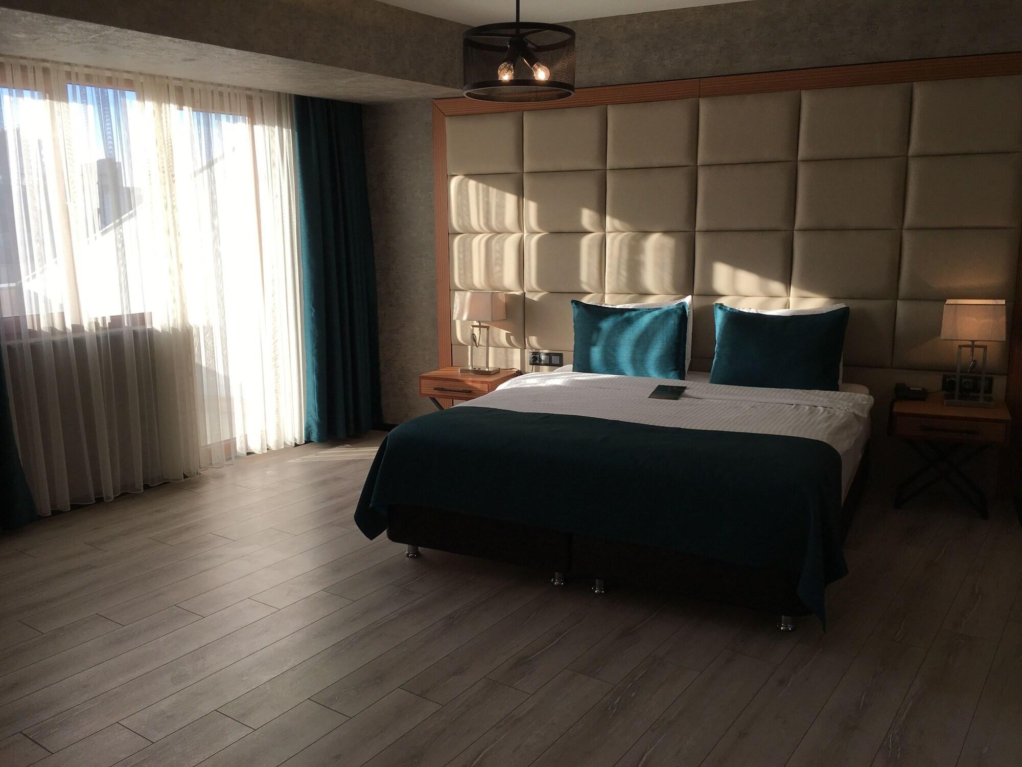 แกรนด์ วาฟส์ โอเทล Hotel ทรับซอน ภายนอก รูปภาพ