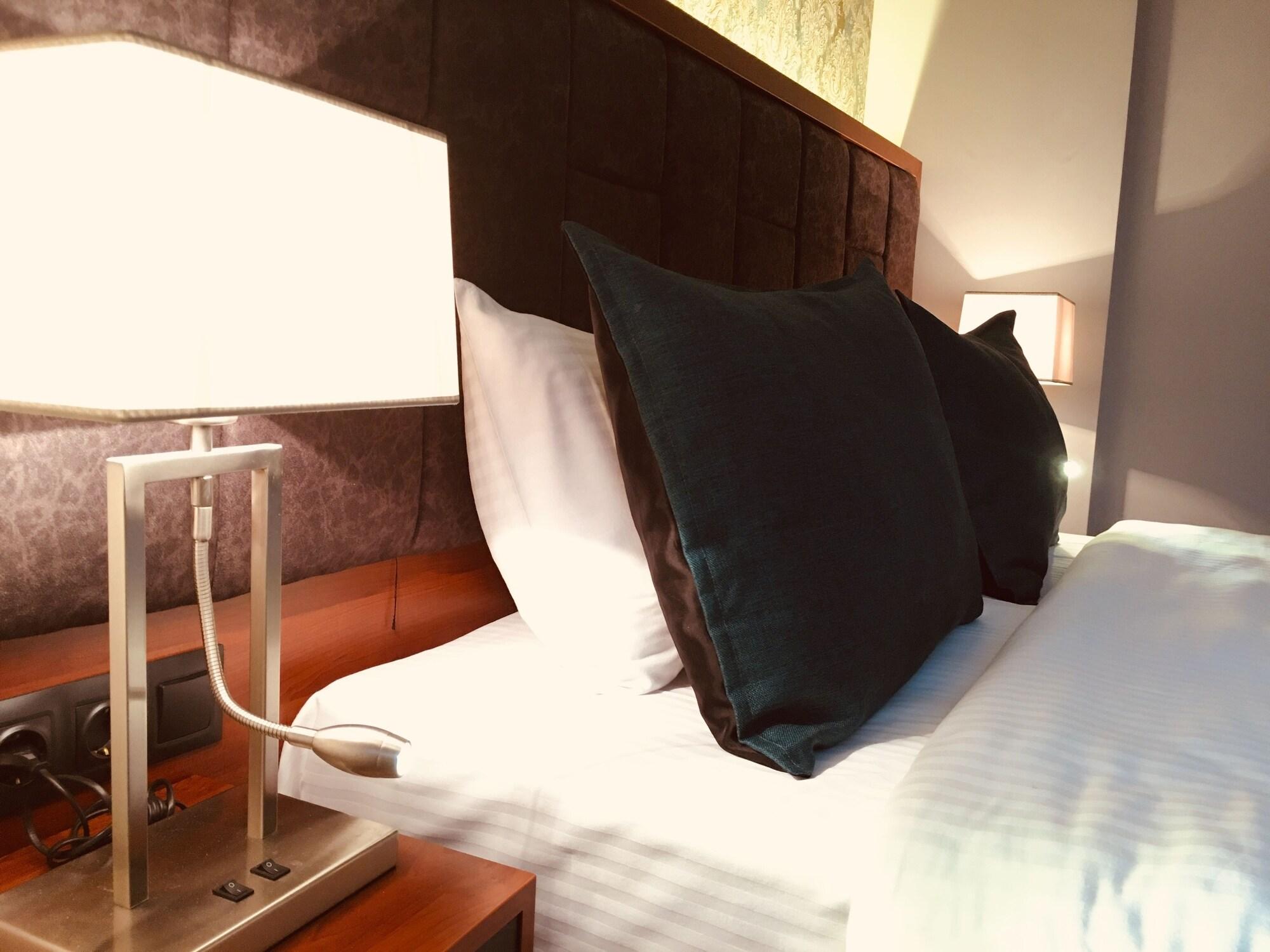 แกรนด์ วาฟส์ โอเทล Hotel ทรับซอน ภายนอก รูปภาพ