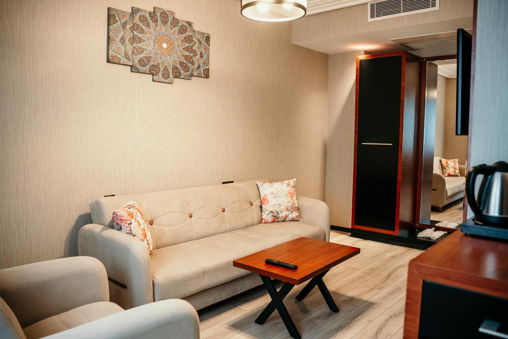 แกรนด์ วาฟส์ โอเทล Hotel ทรับซอน ภายนอก รูปภาพ