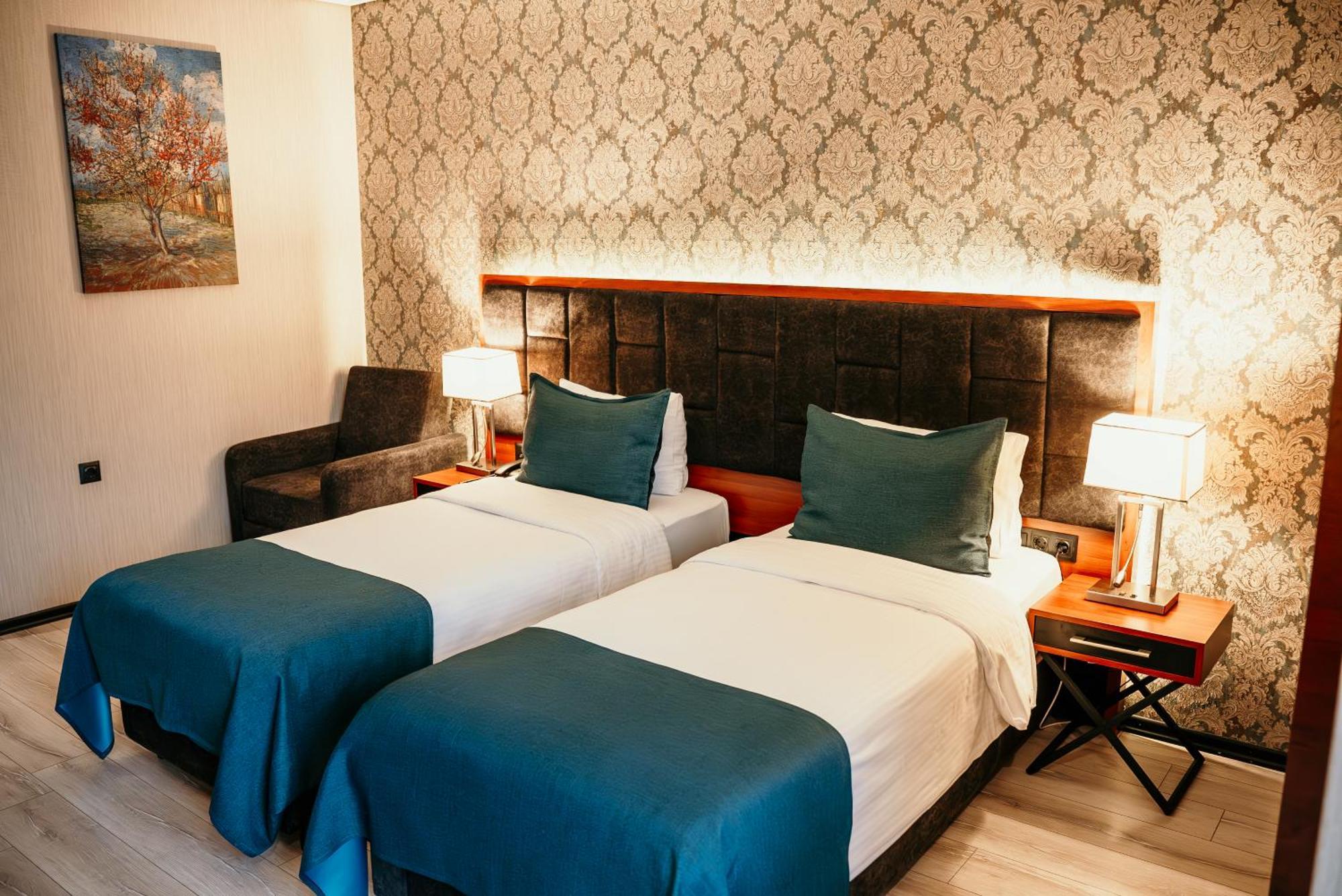 แกรนด์ วาฟส์ โอเทล Hotel ทรับซอน ภายนอก รูปภาพ